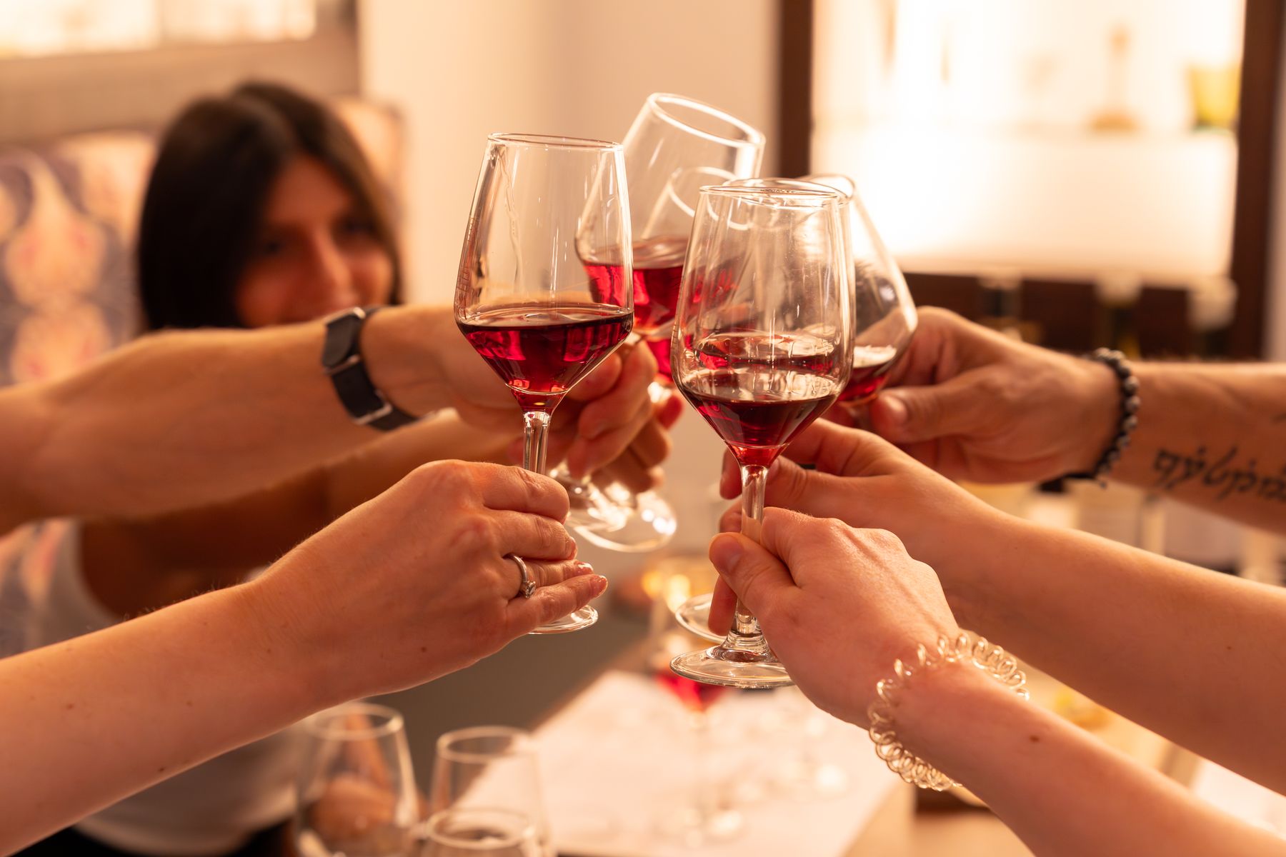 Guests cheers with Mallorcan wines at Tasting Palma