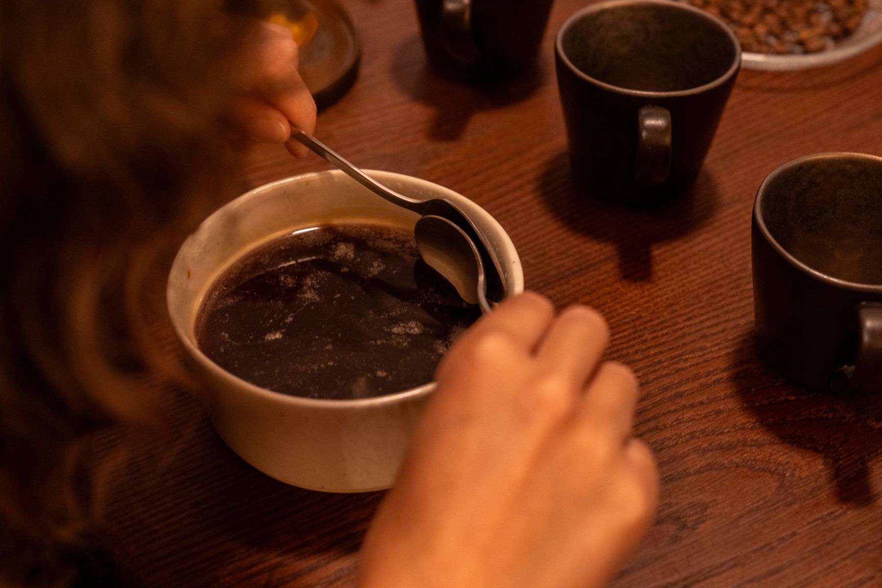 Hands-on coffee cupping during the speciality Mallorcan coffee tasting